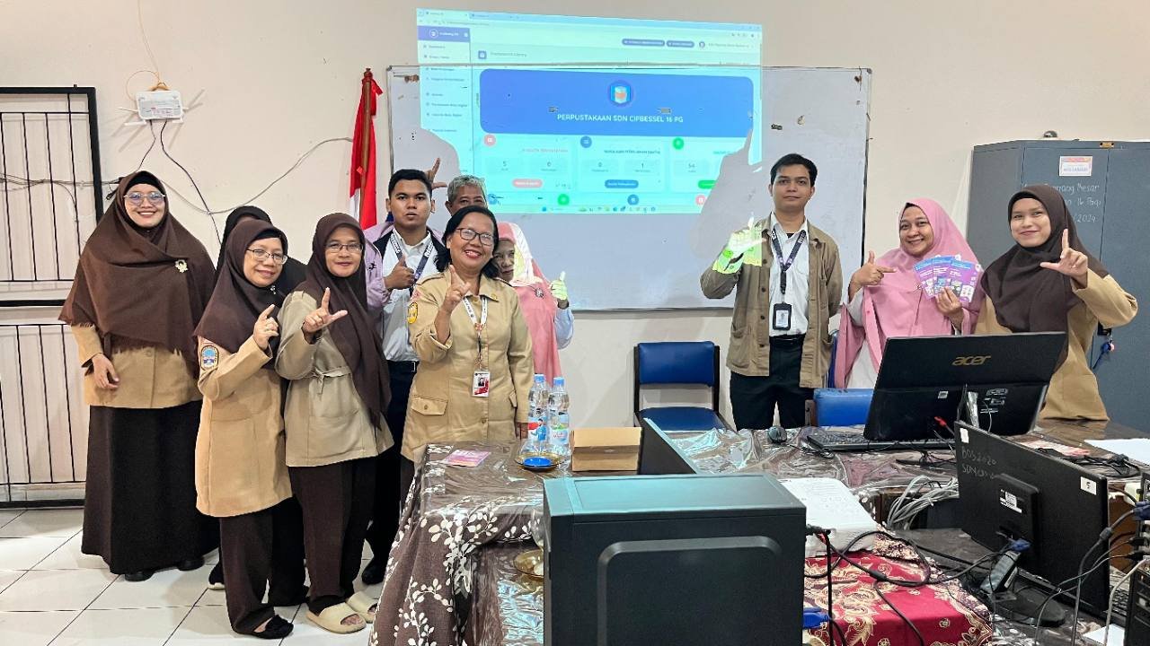 Digital product socialization session with teachers