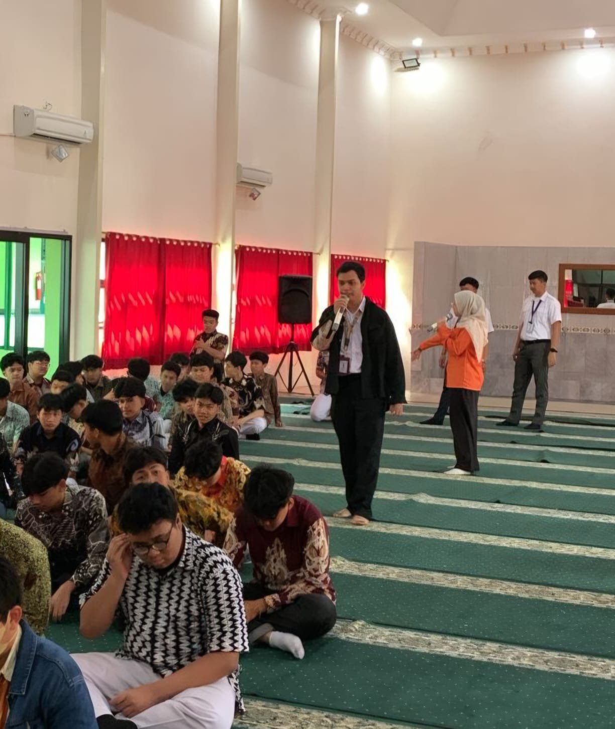 Presenting a digital learning product to senior high school students